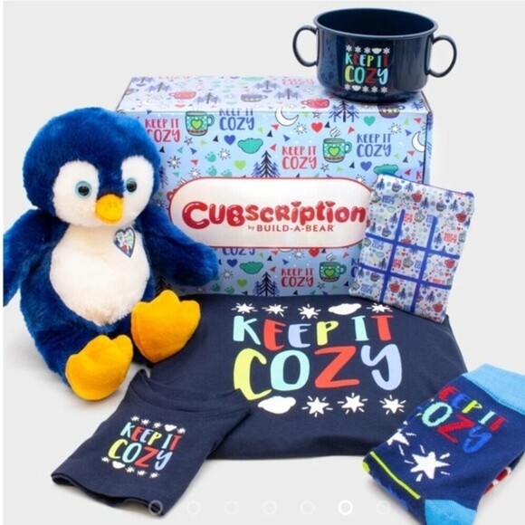 Build a bear cubscription box winyer 2021 collectible bundle - Picture 1 of 8